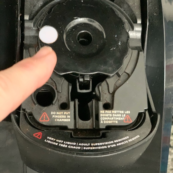 Keurig Coffee Maker - Older Model Works PERFECTLY - Picture 4 of 14